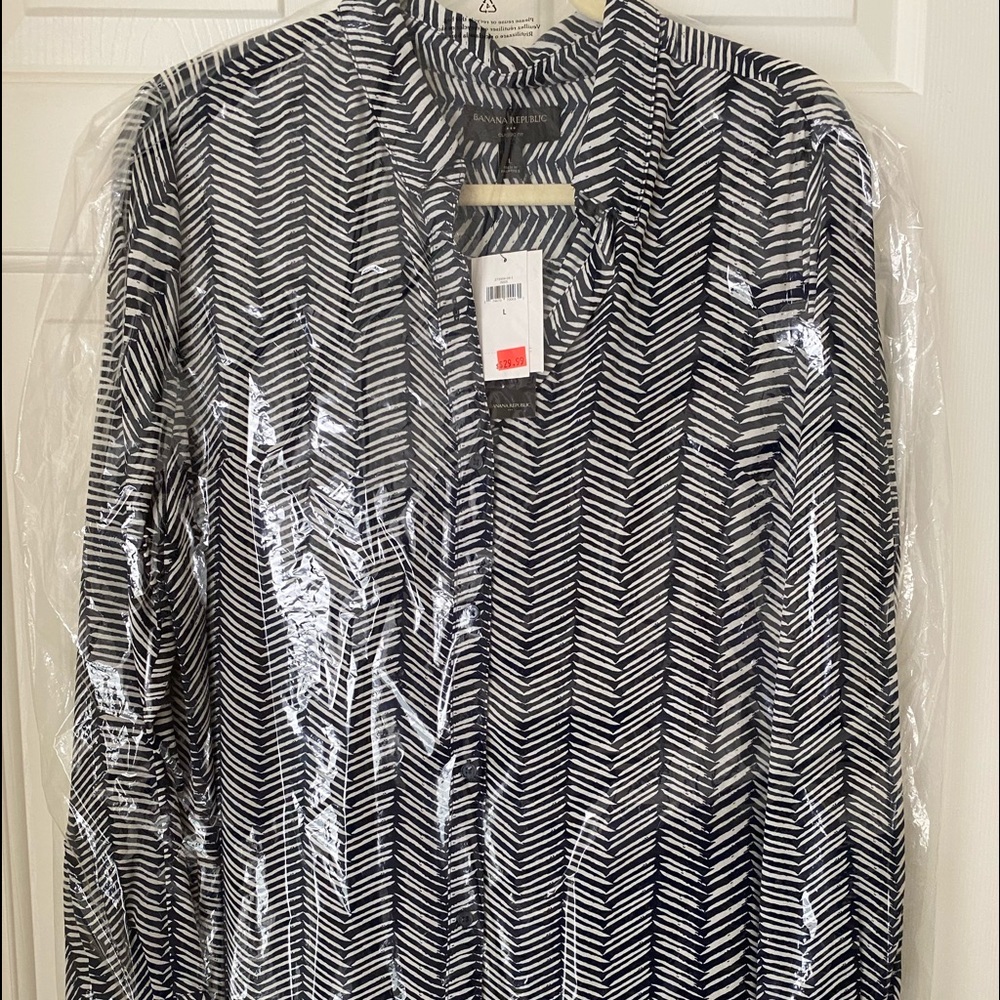 NWT Banana Republic Navy & White Blouse